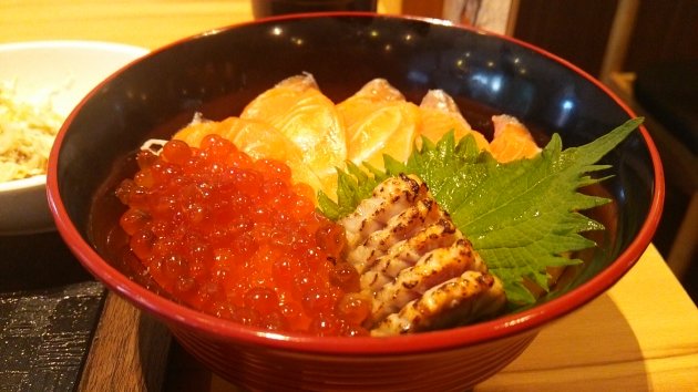 生サーモン・いくら丼